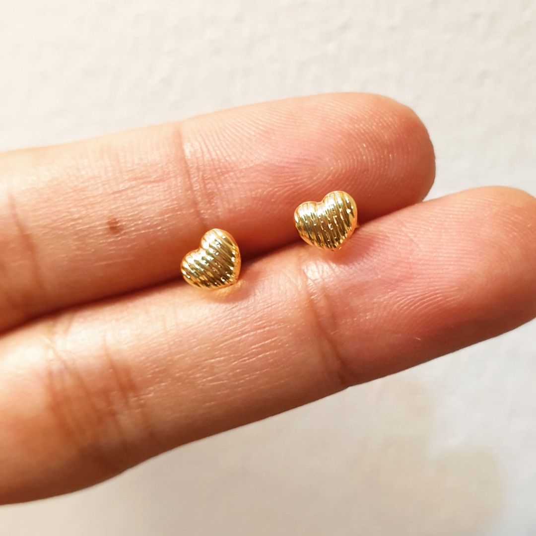18K Saudi Gold Heart Stud Earrings Women s Fashion Jewelry Organizers Earrings on Carousell