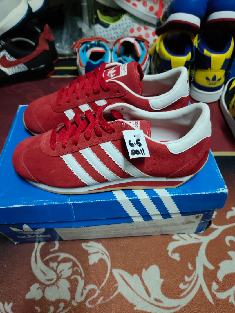 6.5uk adidas original with boxs like Men's Fashion, Sneakers on Carousell