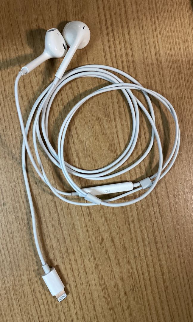 Apple Headphones (ORIGINAL), Audio, Headphones & Headsets on Carousell