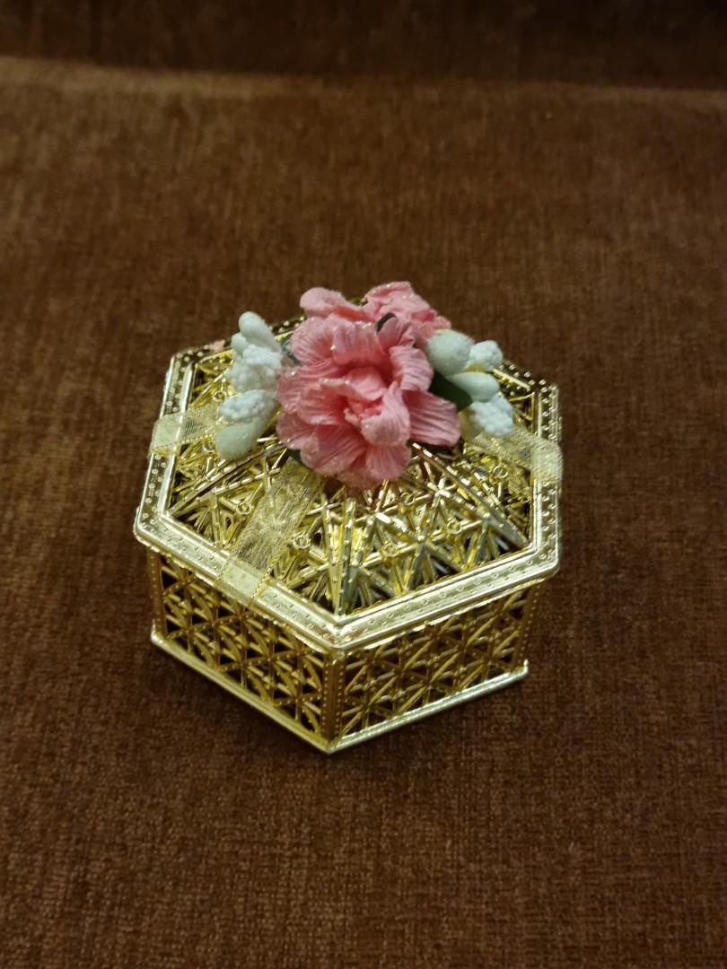 Bunga rampai/ Bunga Rampai holder, Hobbies & Toys, Stationery & Craft ...