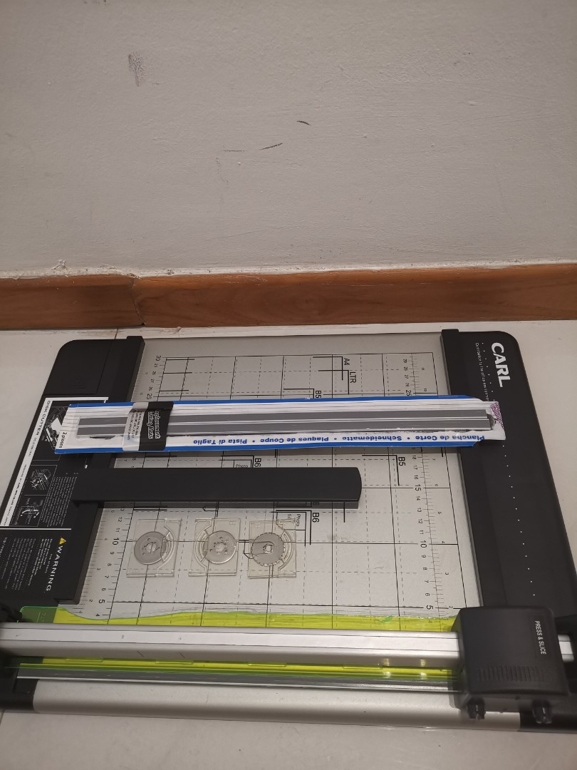 Carl Heavy Duty Rotary Paper Cutter / Trimmer DC210N, Hobbies & Toys