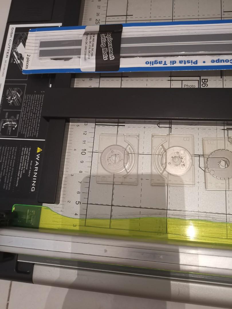 Carl Heavy Duty Rotary Paper Cutter / Trimmer DC210N, Hobbies & Toys