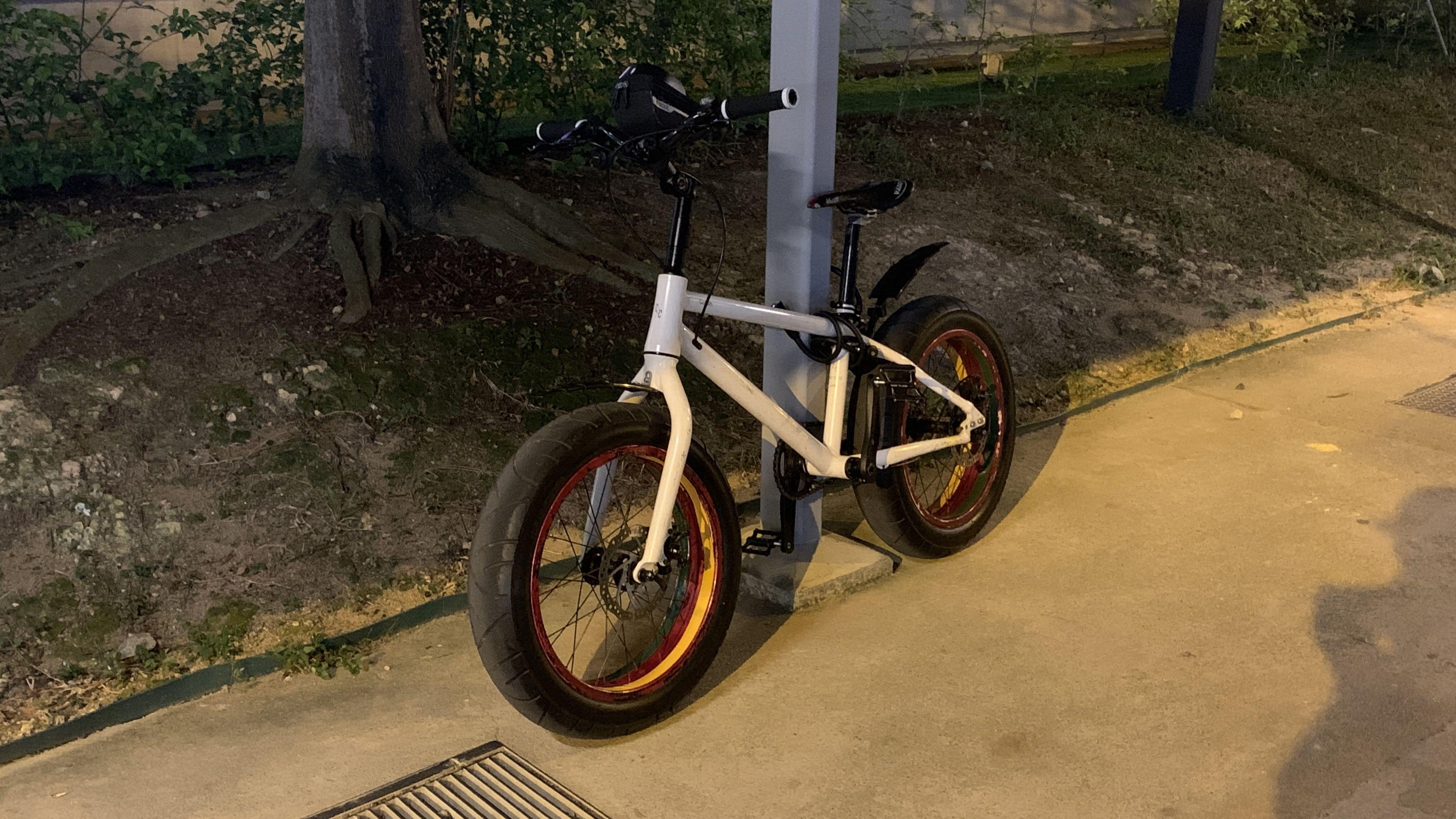 Mongoose stomp sales fat tire bike