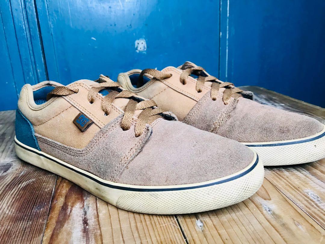 Dc Suede Shoes (Category: Sneakers) located in Caloocan City. Submitted by onlinecart1 (Listing ID 1126453629, Image 3). Description: Selling for a cause Dc Suede shoes 💯% Guaranteed Authentic Size US 7.5 Still in very very good condition Same day Delivery within metro manila🚚 RFS: Pandagdag lang po sa surgery and meds ng dad ko na may cancer .