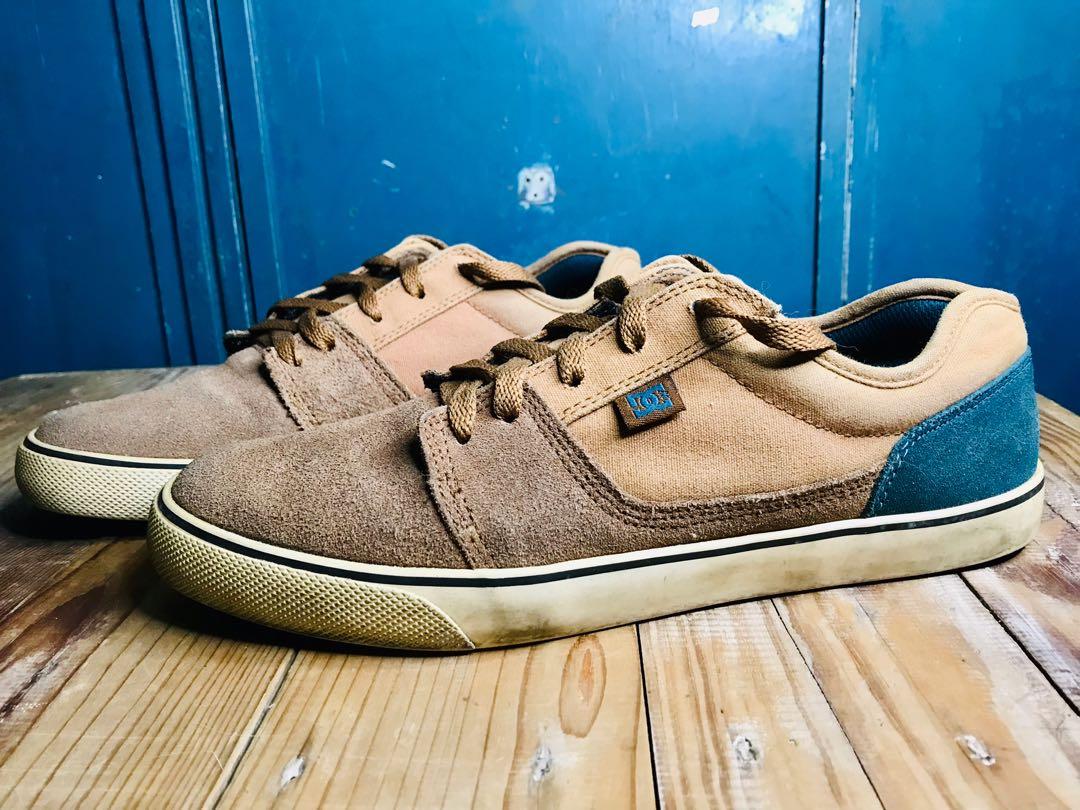 Dc Suede Shoes (Category: Sneakers) located in Caloocan City. Submitted by onlinecart1 (Listing ID 1126453629, Image 2). Description: Selling for a cause Dc Suede shoes 💯% Guaranteed Authentic Size US 7.5 Still in very very good condition Same day Delivery within metro manila🚚 RFS: Pandagdag lang po sa surgery and meds ng dad ko na may cancer .