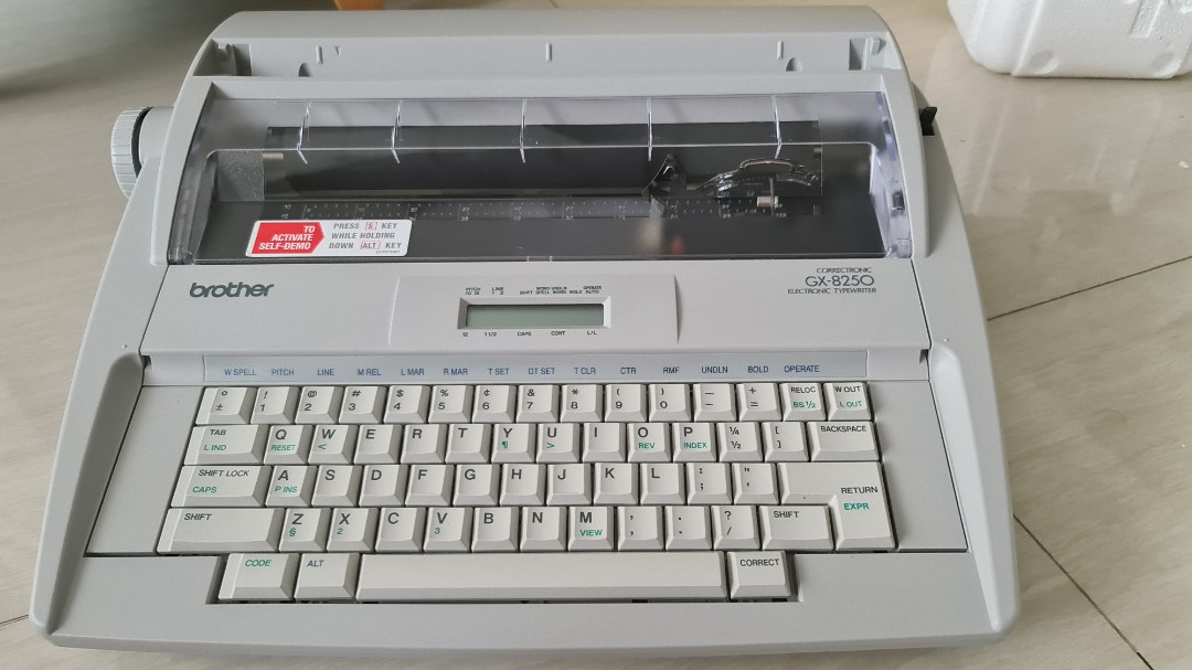 GX8250 BROTHER ELECTRONIC TYPEWRITER, Computers & Tech, Printers