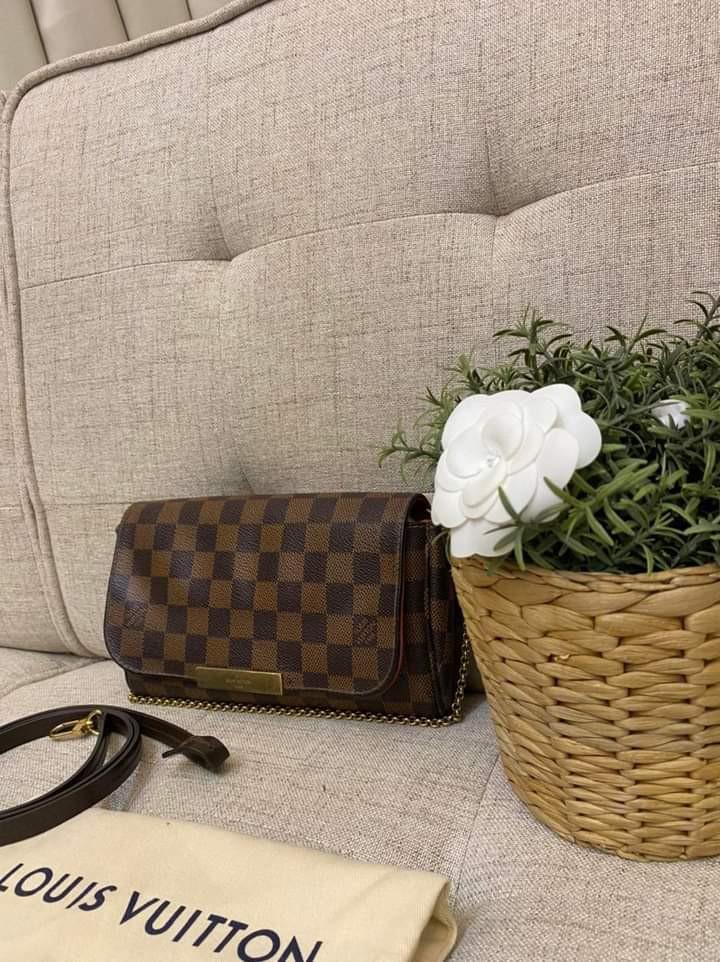 Louis Vuitton Favorite PM Damier Ebene 2014 (Category: Luxury Bags & Wallets) located in Manila. Submitted by bagislifeshop (Listing ID 1126349677, Image 3). Description: All time Favorite!!! 🔥🔥🔥 On Hand in PH🇵🇭 100% Authentic LV Favorite PM Damier Ebene 2014 Condition: 8.5/10 Comes with Dustbag and Strap.