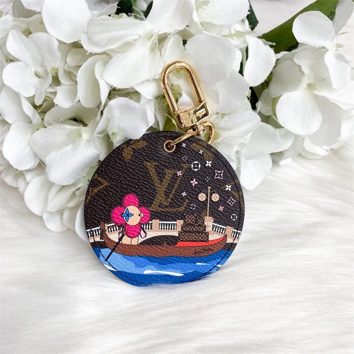 Louis Vuitton Illustre Xmas Tokyo Bag Charm And Key Holder Vivienne Holiday  Monogram Canvas/Blue