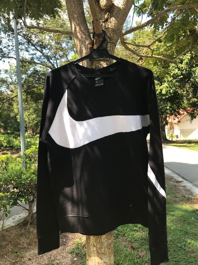 Nike big hot sale swoosh sweatshirt