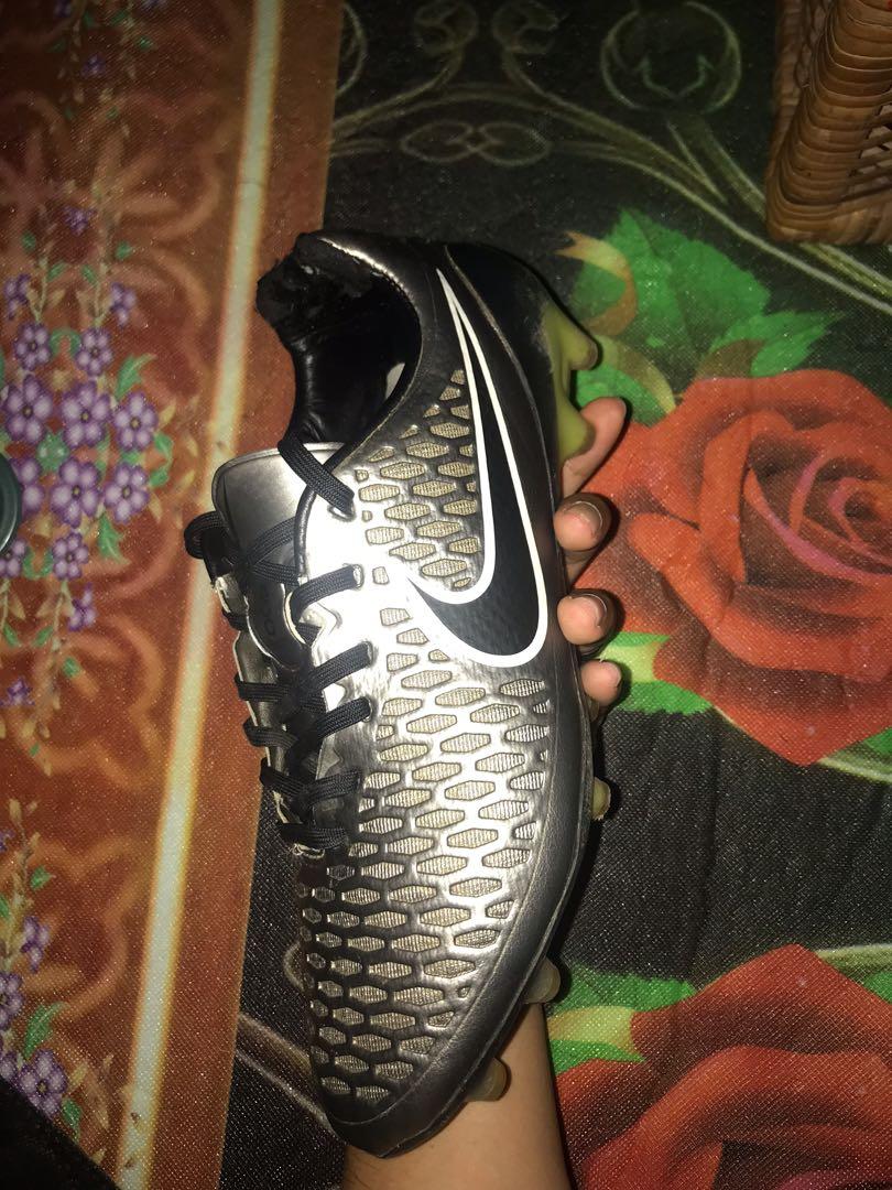 Nike magista obra fg Men s Fashion Activewear on Carousell