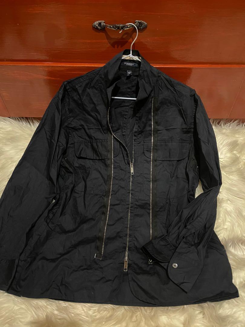 Original Burberry (Category: Coats, Jackets and Outerwear) located in Taguig. Submitted by rlg.declutterph (Listing ID 1126502642, Image 1). Description: Bought in Japan Thrifty store Super nice cut langs labels but it’s 💯 percent original 😊 Medium uk8 usa 6 Pde pa sa semi large It’s not jacket talaga but gnawa ko kasi syang jacket there 😅 parang polo longsleeves sya hahahahha .