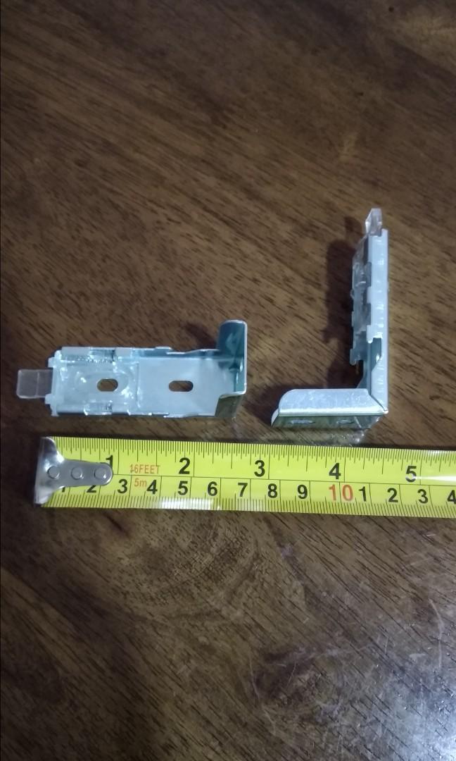 Roller blind bracket (Category: Curtains & Blinds) located in Singapore. Submitted by donc (Listing ID 1126424767, Image 3). Description: Brand new steel bracket for ceiling or wall mount roller blind installation..