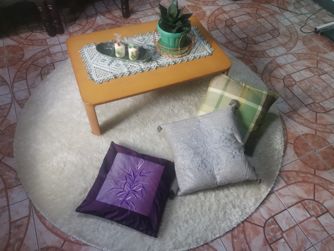 Round White Carpet, Furniture & Home Living, Home Decor, Carpets, Mats