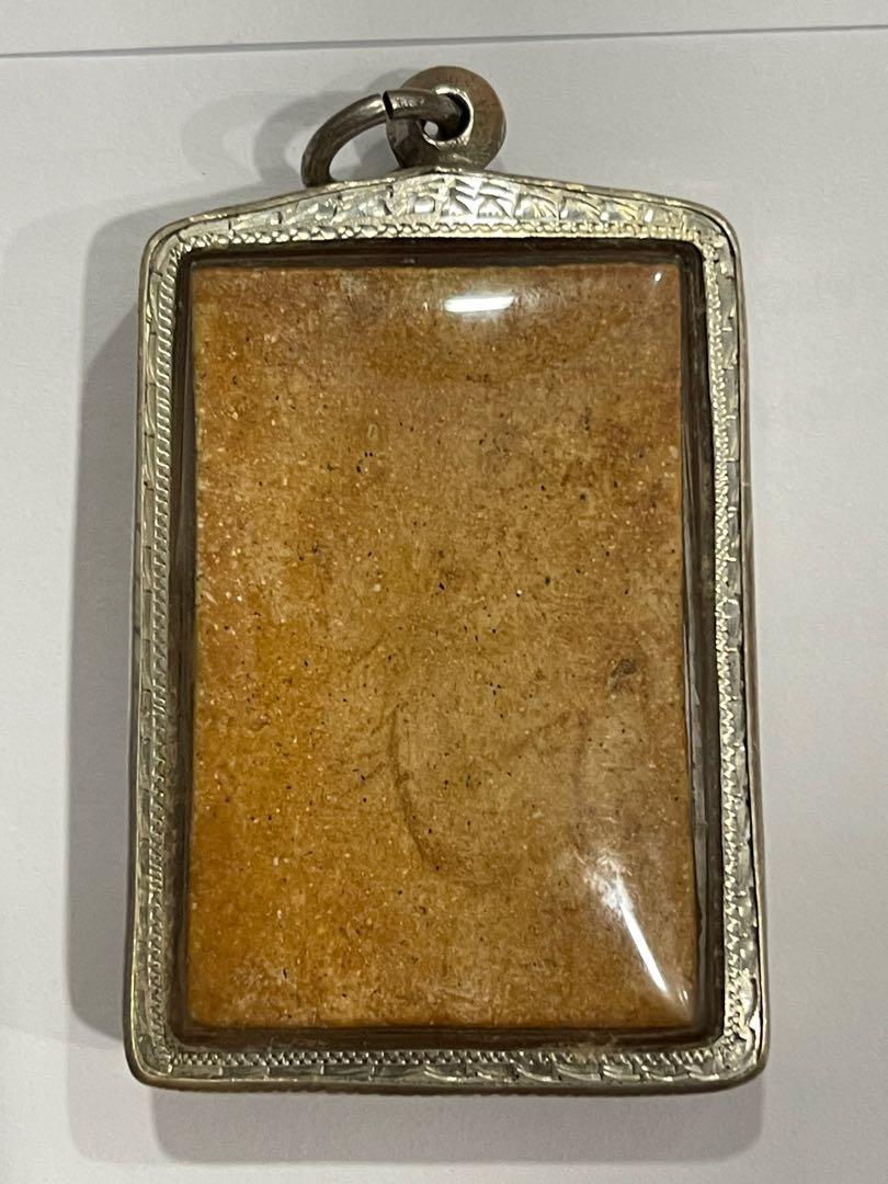 Somdet ( old ) (Category: Religious Items) located in Singapore. Submitted by keng_meng.12 (Listing ID 1126424809, Image 2). Description: Anyone interested, pls text me 97252978.
