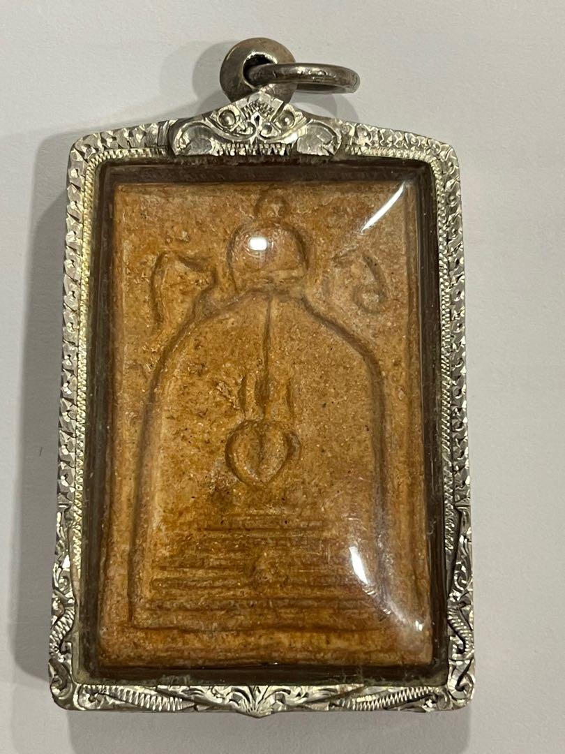 Somdet ( old ) (Category: Religious Items) located in Singapore. Submitted by keng_meng.12 (Listing ID 1126424809, Image 1). Description: Anyone interested, pls text me 97252978.