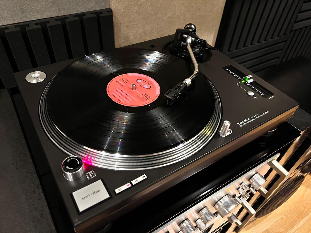 Technics SL1200 MK5 Turntable