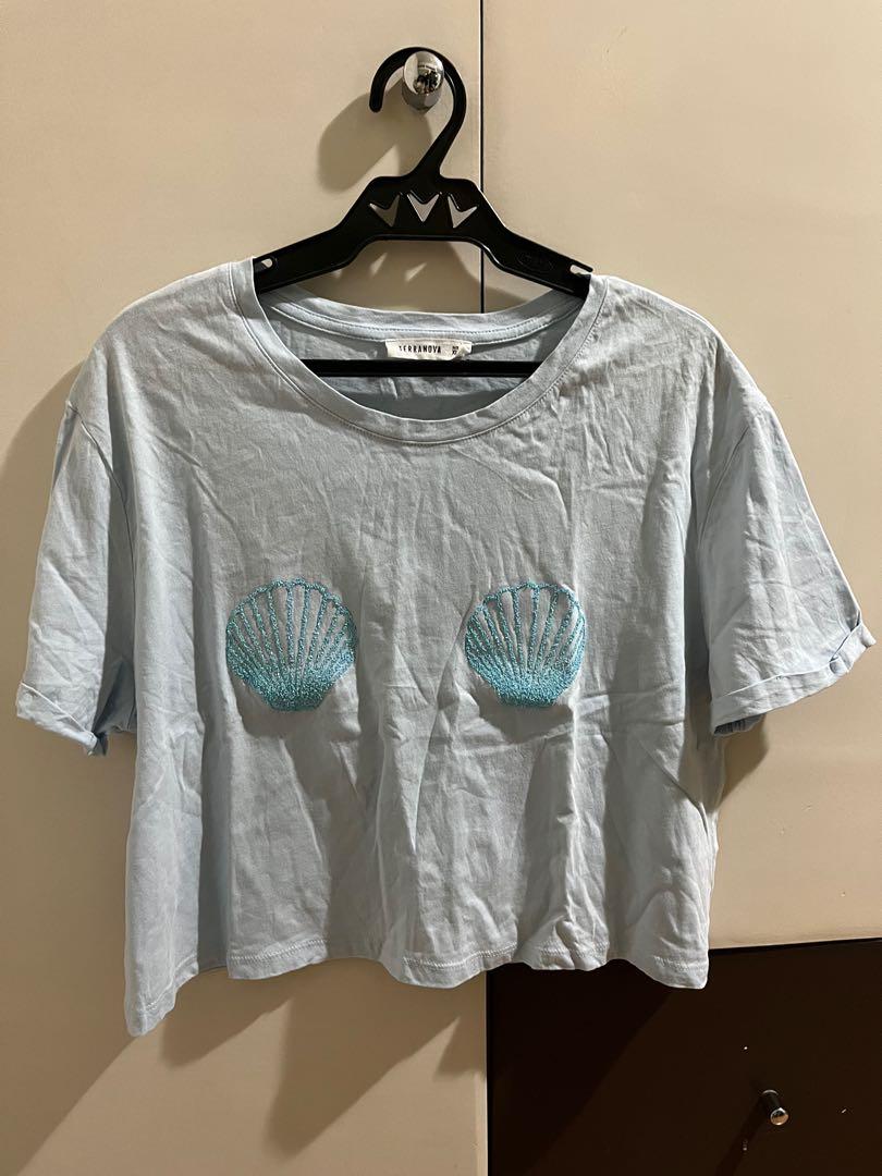 Terranova cropped tee (Category: Blouses) located in Quezon City. Submitted by beacons (Listing ID 1126424888, Image 1). Description: Brand new Terranova top 🤸🏻‍♀️sorry for the wrinkles it’s been in my closet for a few weeks lol Selling for more than half the SRP! 🐚 Blue shell bewb cropped top (XL) - brand new - Looks like a cute oversized cropped tee! I’m also selling a white version of this and a purple bodysuit. It’s listed on my page. Will