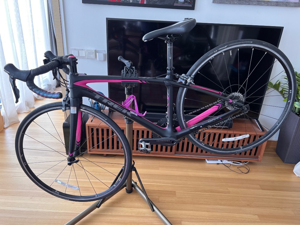 Trek Silque SL carbon bike Ultegra mechnaical size 50. Sports
