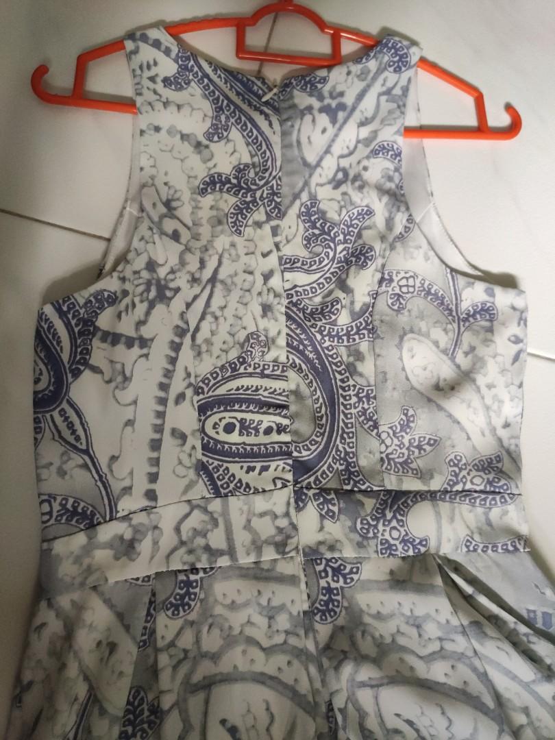 sleeveless paisley dress