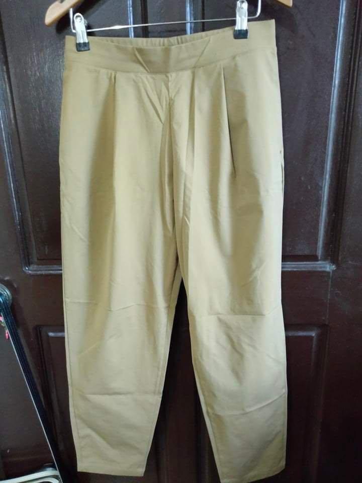 UNIQLO ultra stretch tapered pants, Women's Fashion, Bottoms, Other Bottoms  on Carousell