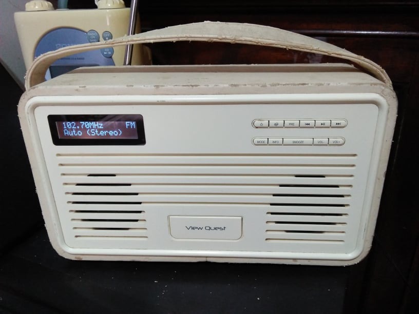 View Quest model Retro DAB+ (sale asis) no adapter, Audio, Portable