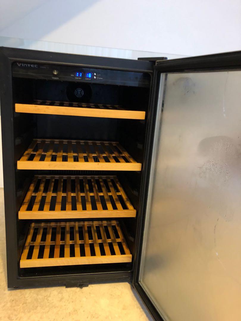 Vintec v30sg wine fridge, TV & Home Appliances, Other Home Appliances