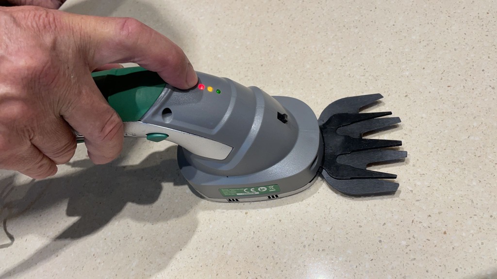 2618 SereneLife Battery Grass Cutter Grass Clippers Cordless Trimmer Cutter Handheld Trimmer Grass Shear Electric Perfect for Leaves Debris Rechargeable Battery Charge Time 4 Hrs 3.6V Furniture Home L...