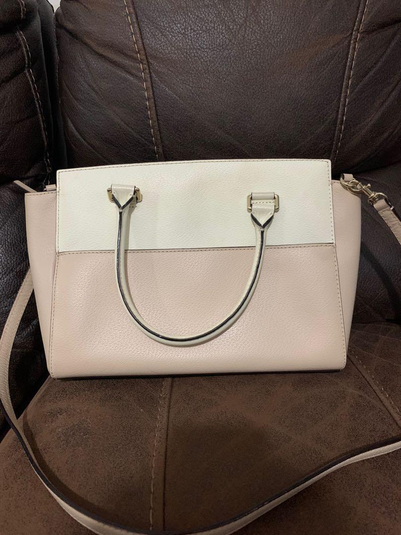 AUTHENTIC Kate Spade Grove Street Large Lana (Category: Cross-body Bags) located in Manila. Submitted by kimcheen (Listing ID 1126551911, Image 2). Description: 💯 US authentic. Guaranteed bought from the US. i don’t have the receipt anymore with care card flaw on the next picture due to storage. used twice rfs: too many bags Don’t buy if in doubt. .