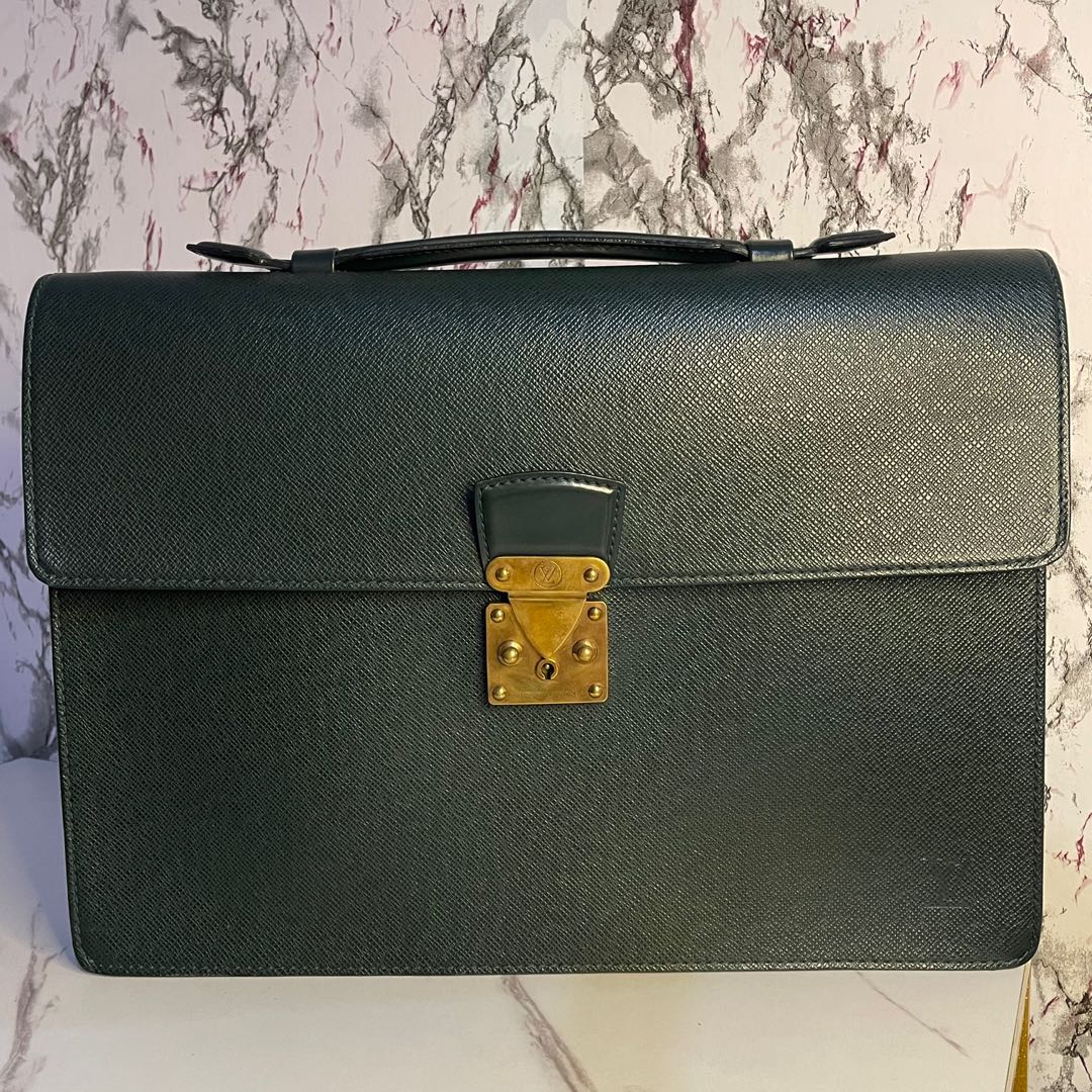 Louis Vuitton Taiga Clutch Bag in Green, Luxury, Bags & Wallets on Carousell