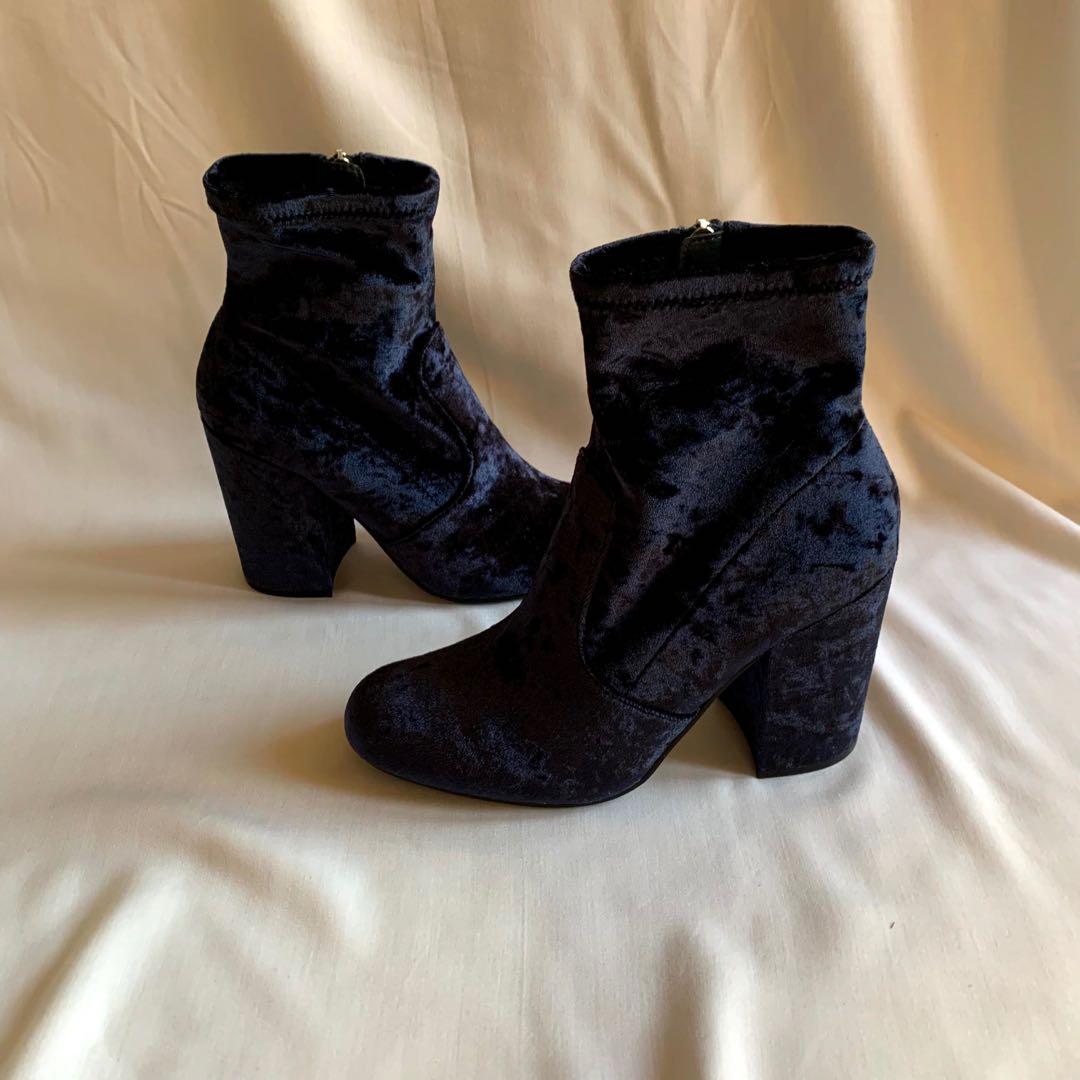 Authentic Steve Madden Navy Blue Velvet Boot Heels Women s