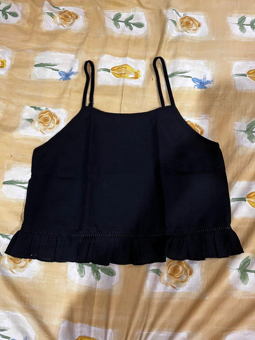 Black crop top (Category: Others Tops) located in Cebu City. Submitted by decluterrrrr (Listing ID 1126643111, Image 1). Description: .