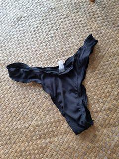 Black ruffle bikini bottom size m
