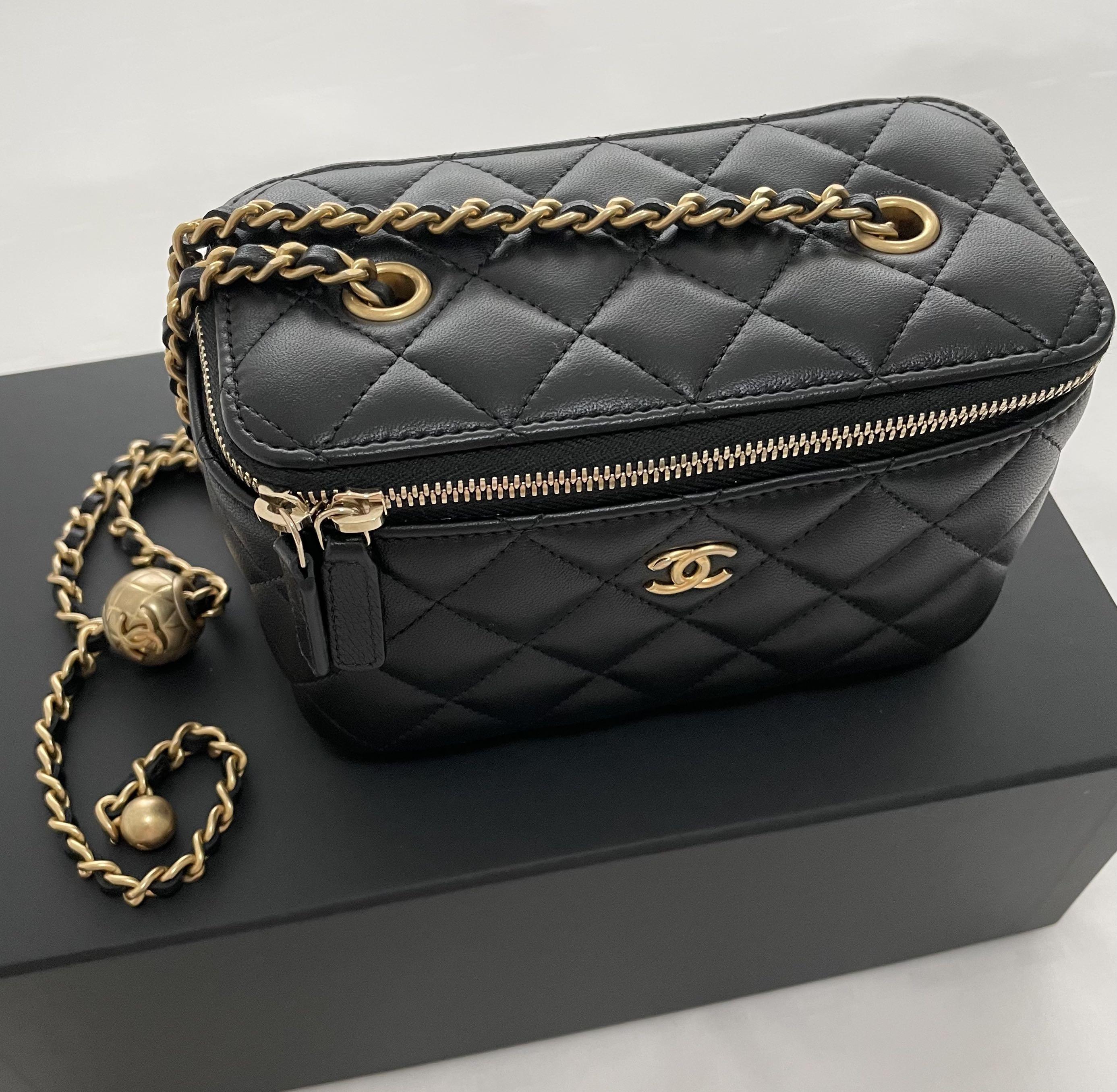 BN Chanel Vanity Pearl Crush, Luxury, Bags & Wallets on Carousell