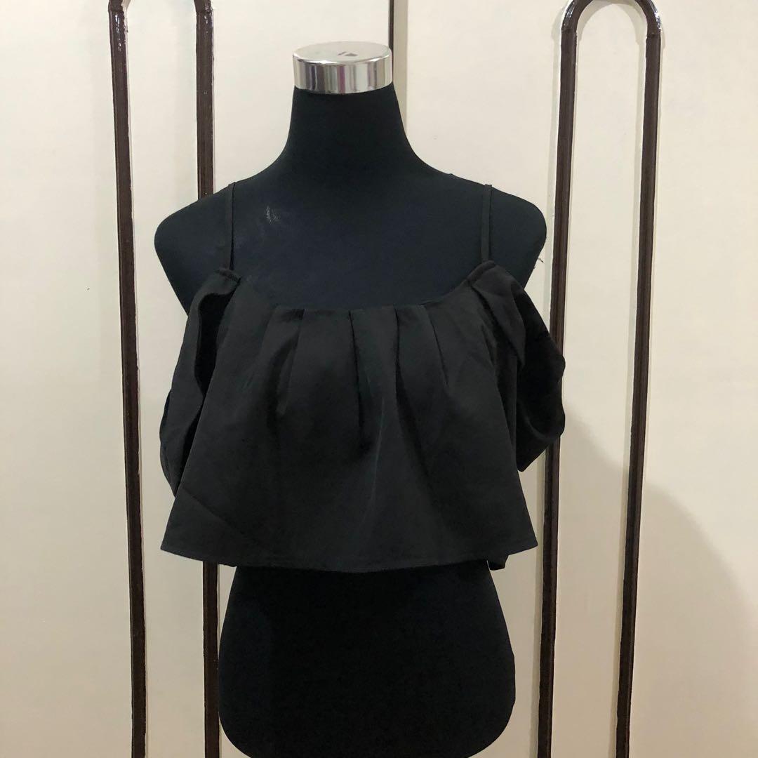 Chic a booti crop top (L/XL) (Category: Blouses) located in Marikina City. Submitted by mpaurf (Listing ID 1126577364, Image 1). Description: Decluttering sale! Selling my personal preloved clothes! 🌸 - fits L - XL frames - used once - payment via BDO/GCash - shipping via Lalamove, Grab or J&T - meet-up in Marikina (with handling fee).