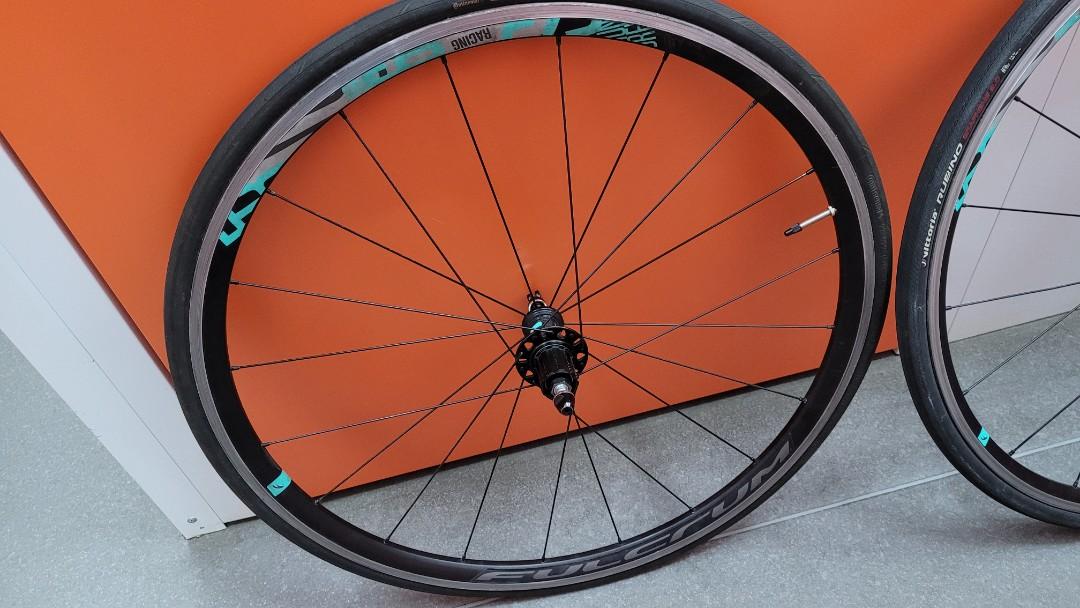 Fulcrum racing 618 bianchi top