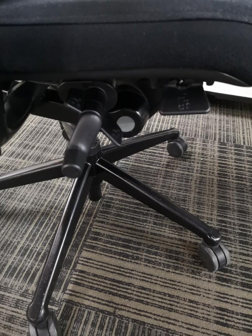 Must try! Special edition Haworth Zody chair with headrest, 4d armrest