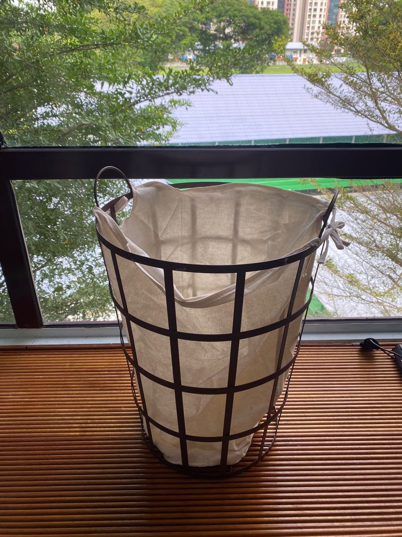 HOOGA & SPOTLIGHT laundry basket Moving out sale, Furniture & Home