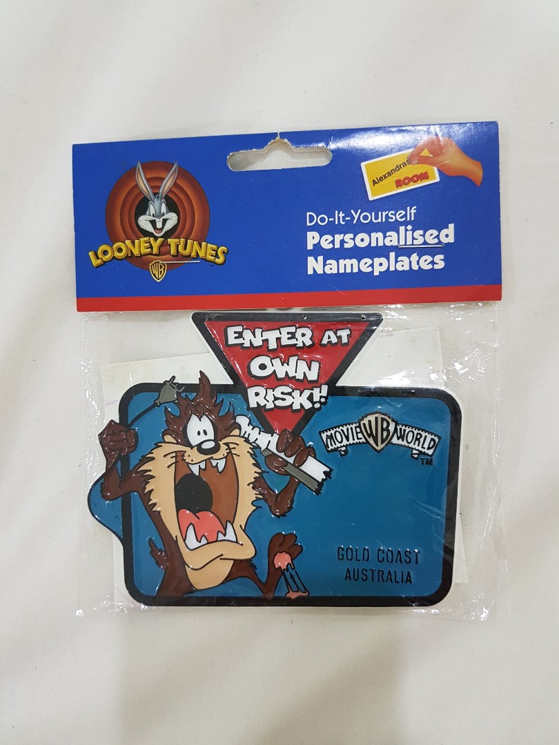 LOONEY TUNES DoItYourself Personalised Nameplates, Hobbies & Toys