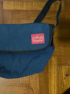 Manhattan portage blue smal sling bag