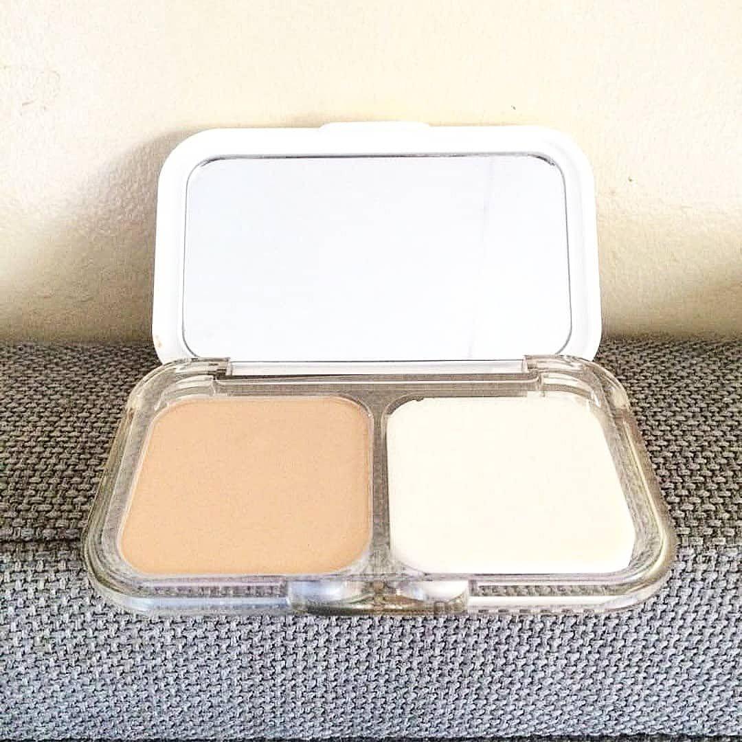 Maybelline White Super Fresh No Touchup Powder Foundation (Category: Makeup) located in Quezon City. Submitted by closettemanila.ph (Listing ID 1126702375, Image 3). Description: BRAND NEW. NOT USED..