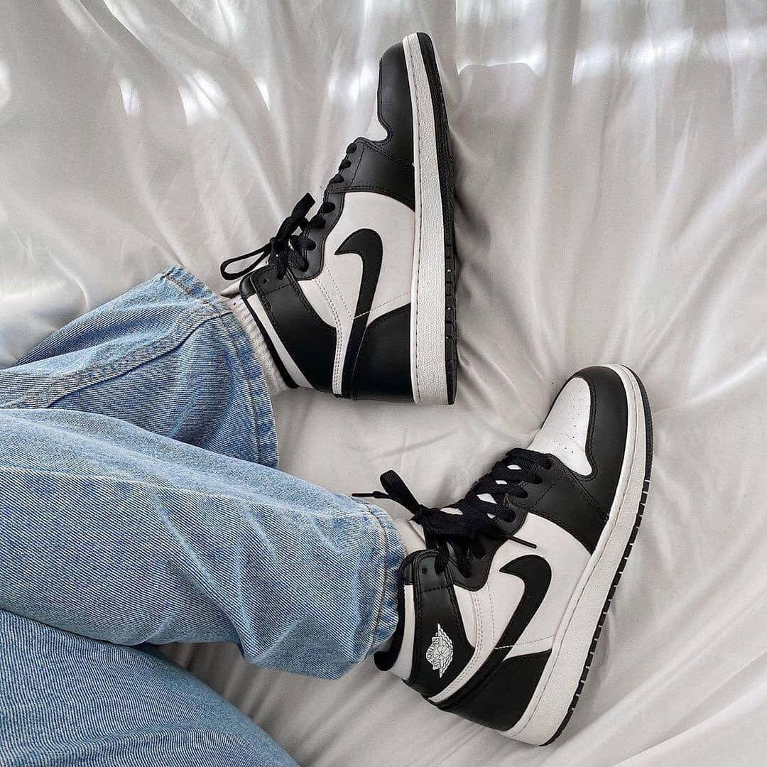 Air jordan 1 hotsell og black and white