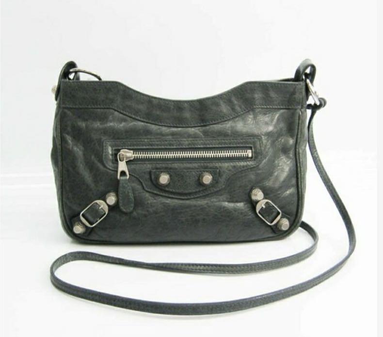 Preloved Balenciaga Hip Bag (Category: Luxury Bags & Wallets) located in Manila. Submitted by 00317 (Listing ID 1126599667, Image 1). Description: Preloved Balanciaga Hip Bag.