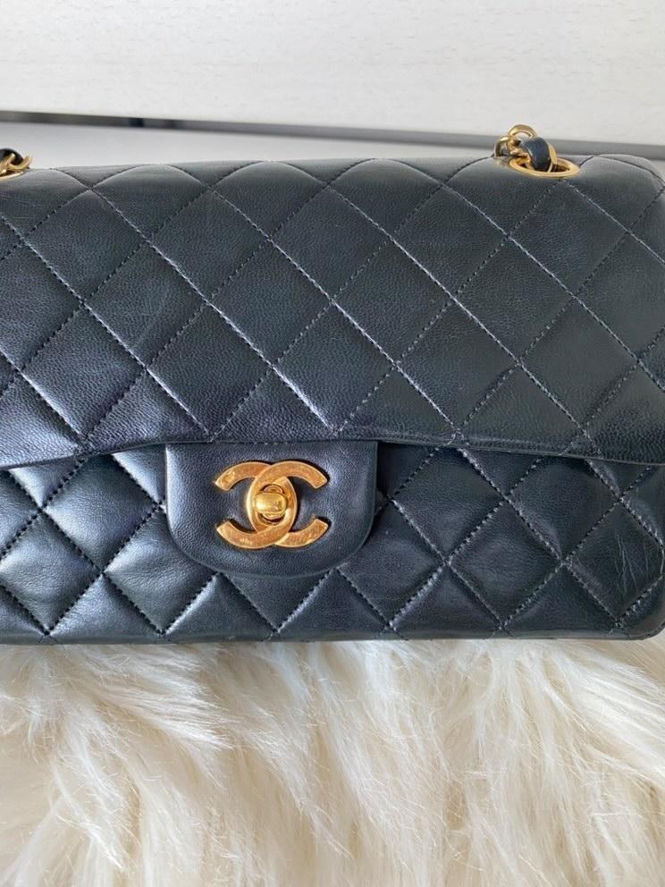 ❗SALE! AUTH. CHANEL VINTAGE SMALL FLAP IN GHW, Luxury, Bags & Wallets on  Carousell