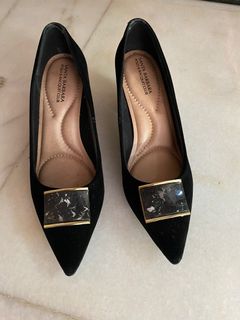 (Category: ) located in . Submitted by hello.wardrobe (Listing ID 1126631074, Image 1). Description: .