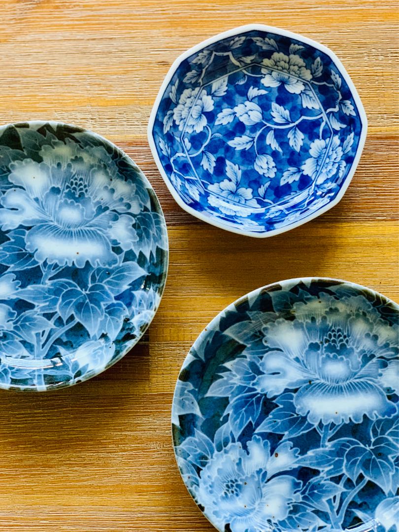 Small Japanese plates blue & white floral set, Furniture & Home Living