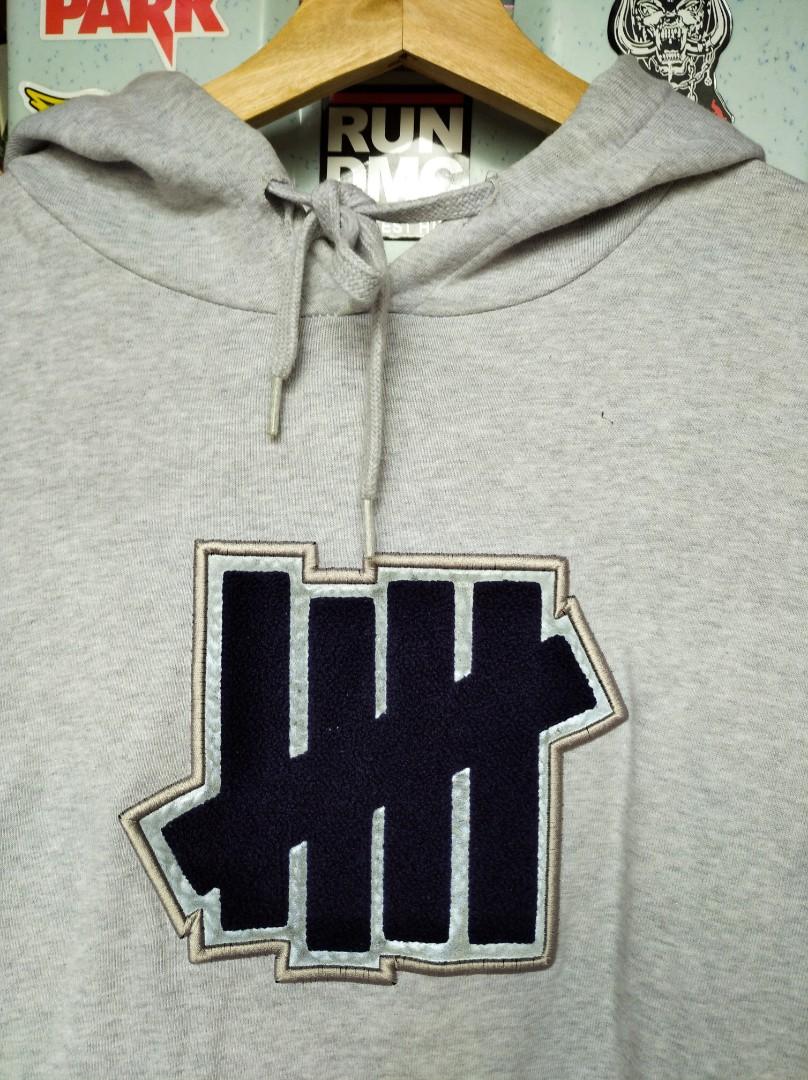 Undefeated logo hoodie shop