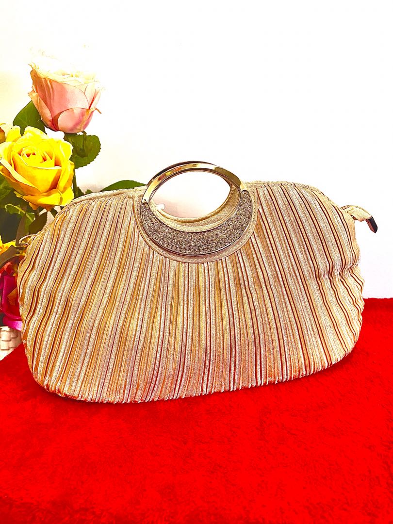 fancy hand clutch