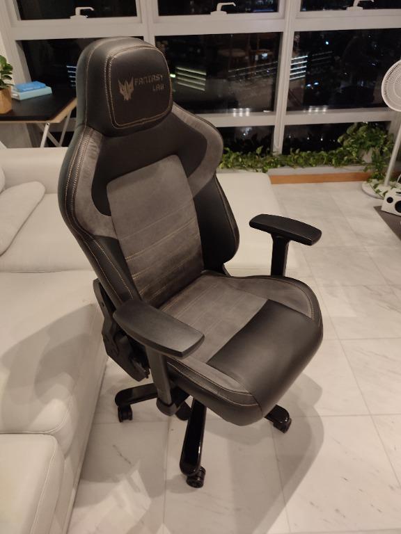 FANTASYLAB 8247 Premium Gaming Chair 10 months old like new