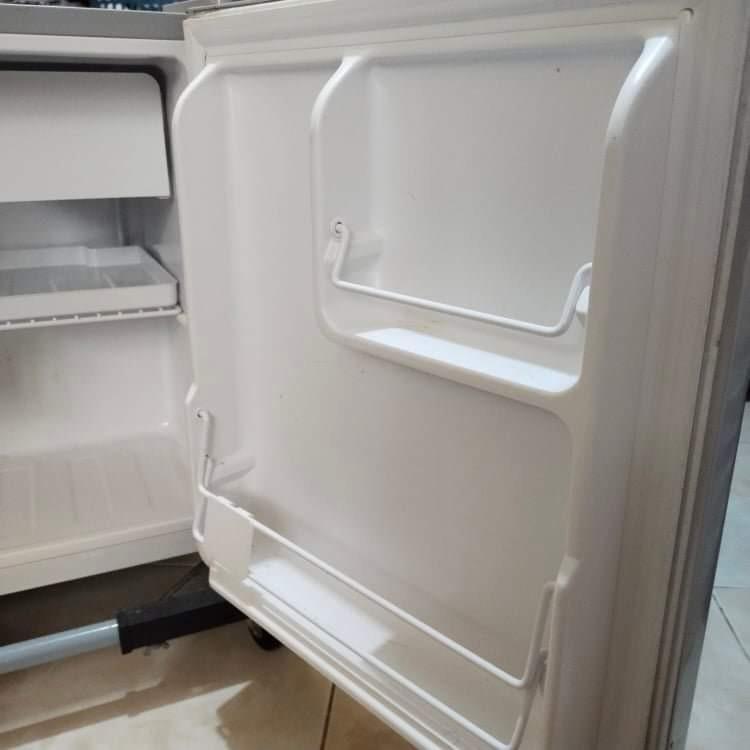 Hanabishi Mini Bar/Personal Refrigerator, TV & Home Appliances, Kitchen