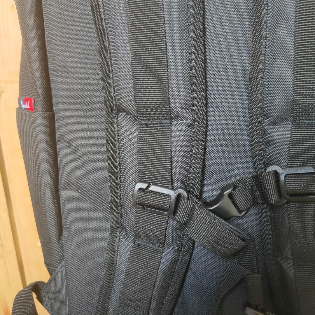 Herschel Kaine Backpack, Fesyen Pria, Tas & Dompet , Ransel di Carousell